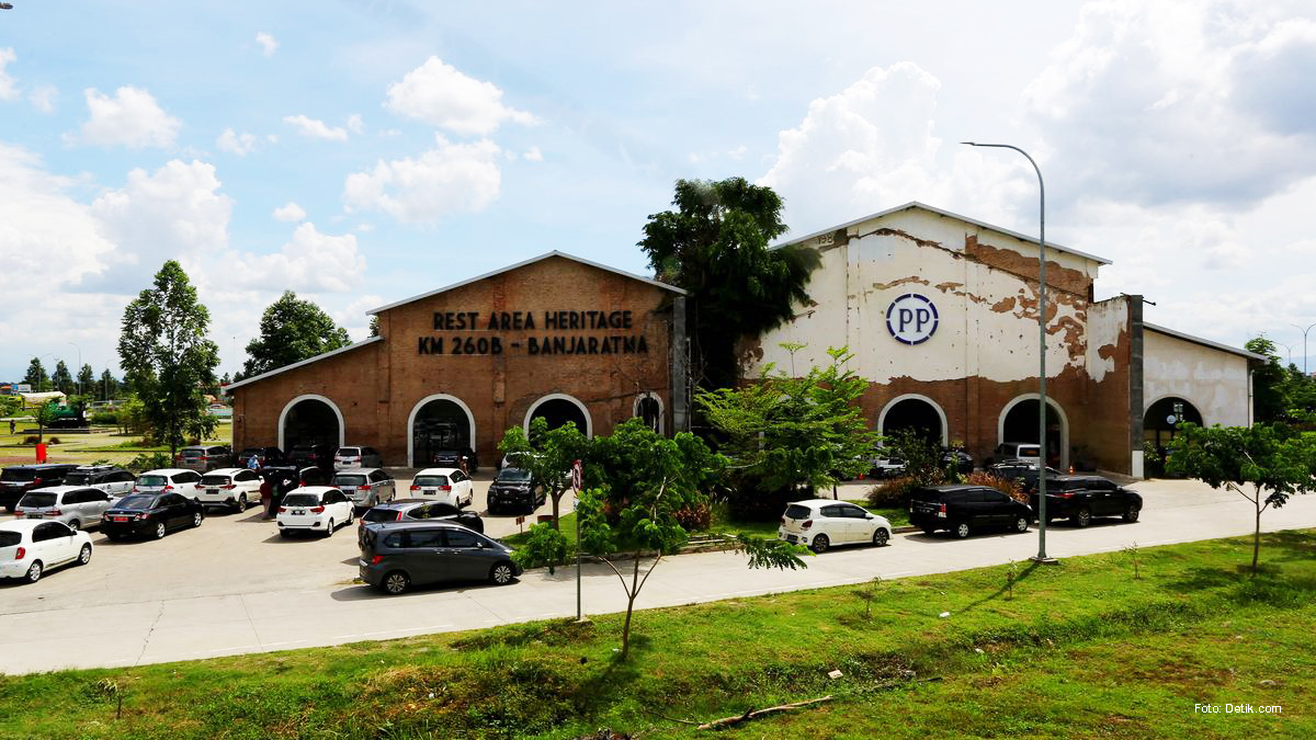 rehat sejenak sambil wisata heritage di rest area bekas pabrik gula 13r