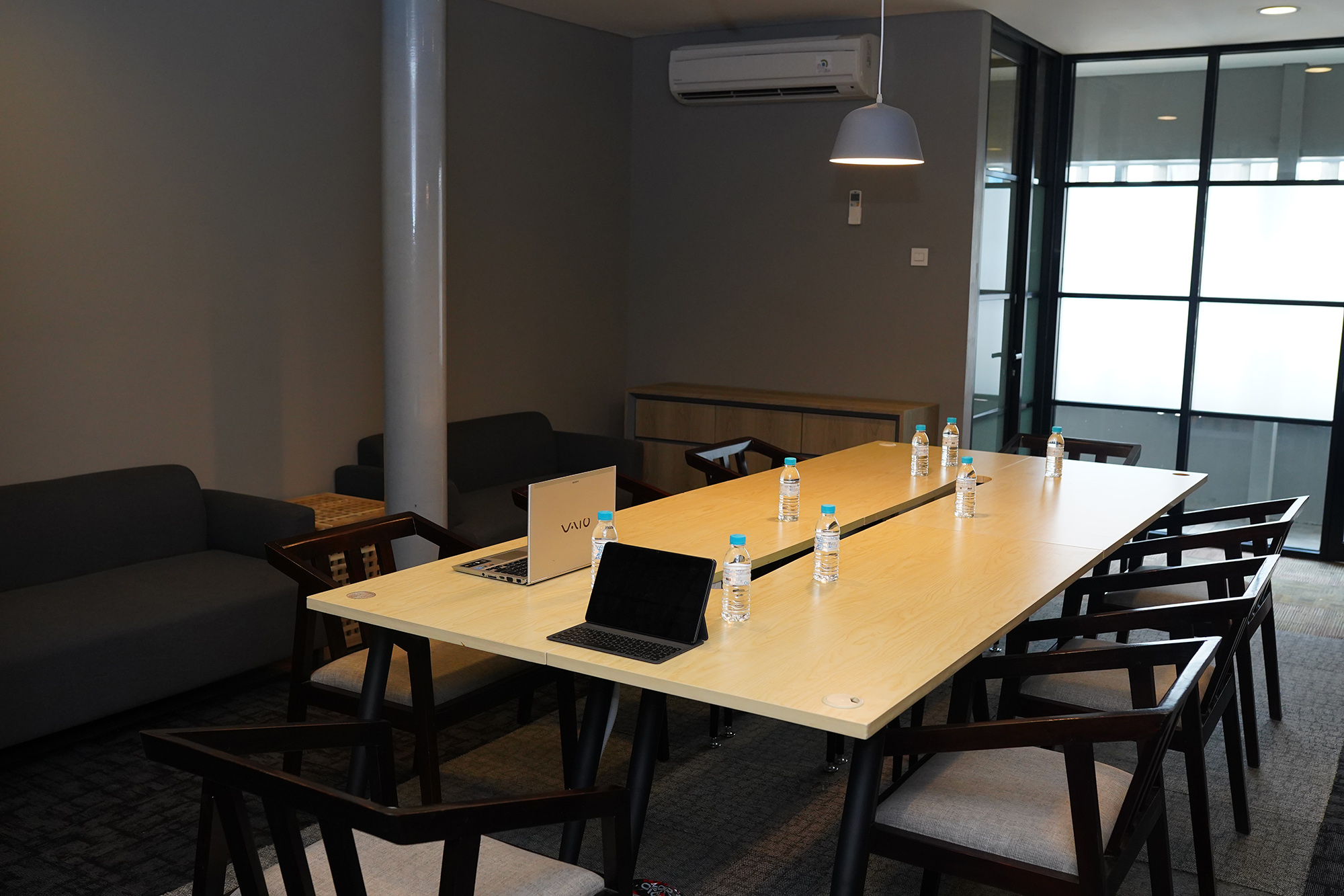 Kedaton8 Xpress Hotel Rest Area KM 19 Jakarta-Cikampek Menawarkan Fasilitas Meeting Room Dengan Harga Terjangkau