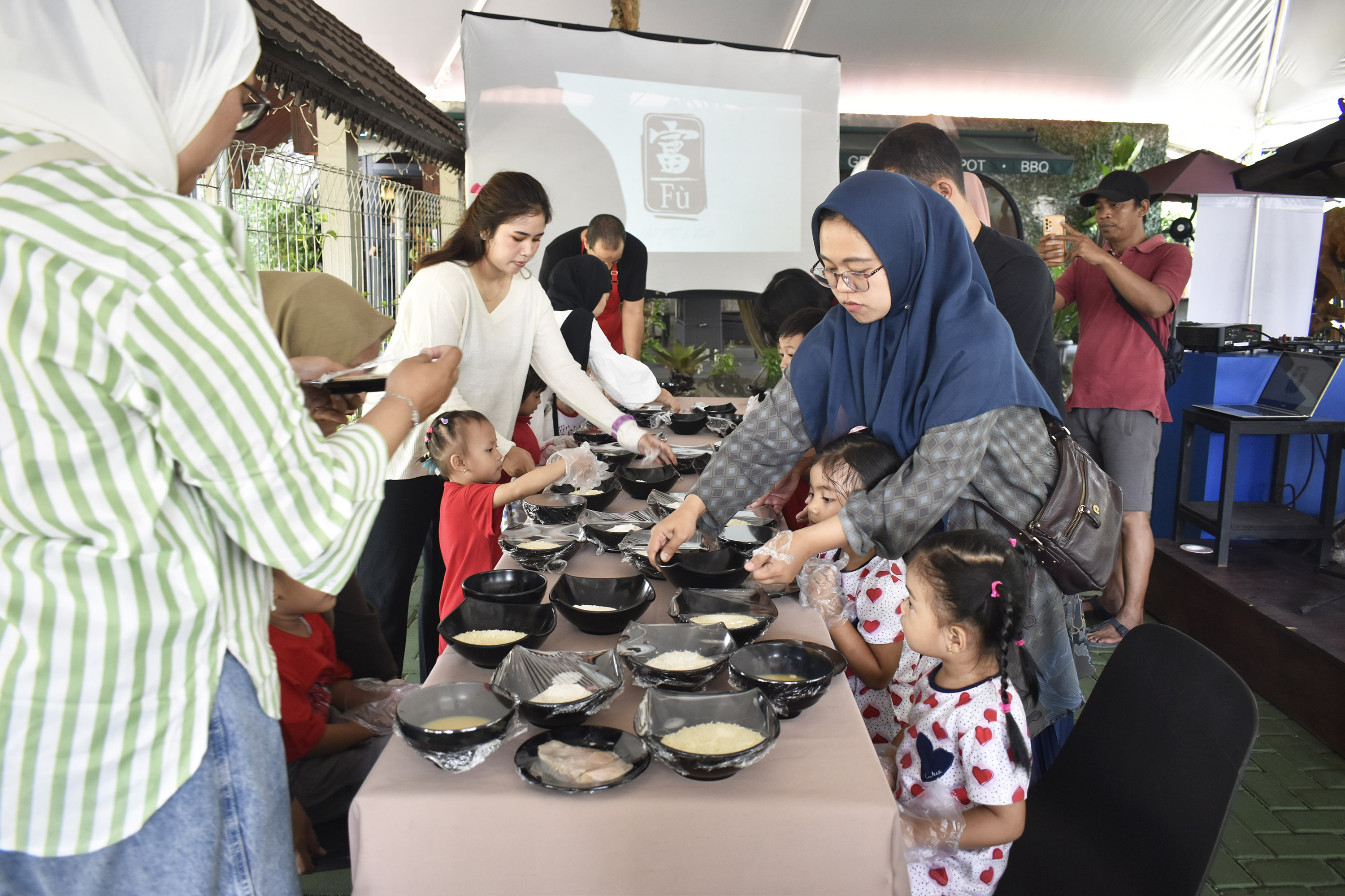 Seru dan Edukatif, Event Playdate Cooking Class Dengan Fu Hot Pot And Grill Restaurant