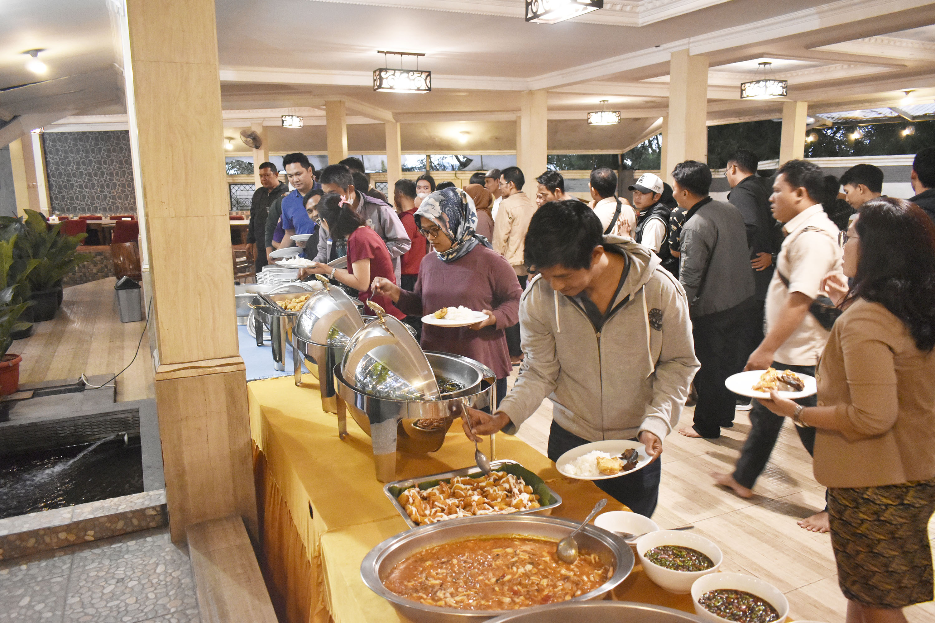 Menyambut Ramadhan PT Puri Sentul Permai Tbk (KDTN) Mengadakan Acara Makan-Makan Bersama Seluruh Karyawan